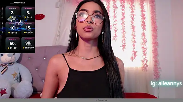 Snapshot of Alleanys_Cristal chatting on March 3, 2025, 5:29 pm Alleanys Cristal online show from March 3, 2025, 5:29 pm