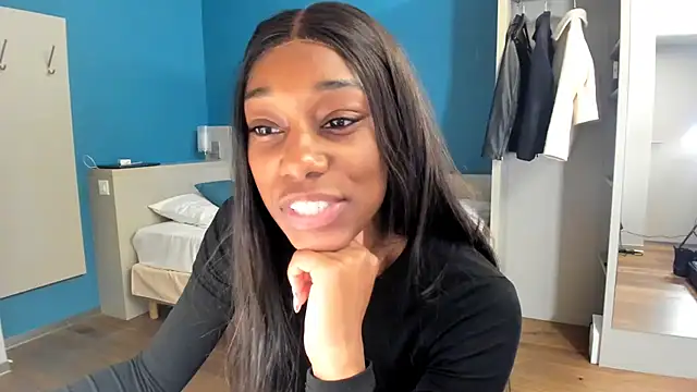 smileybabe online show from October 31, 2025, 8:37 am