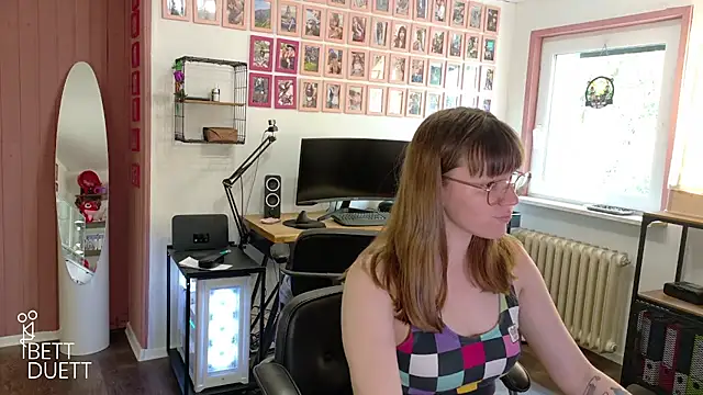 Snapshot of BettDuett chatting on July 7, 2026, 12:31 pm BettDuett online show from July 7, 2026, 12:31 pm