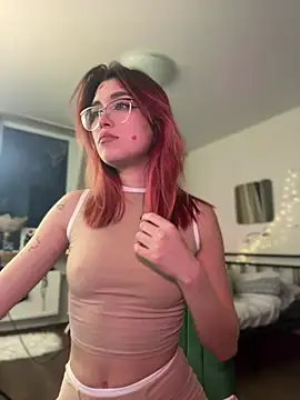 Evangeline Lawrence  online show from February 7, 2025, 7:17 pm