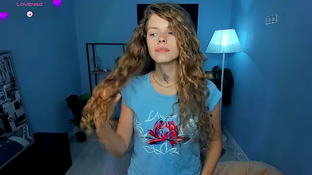 RayaNenlia online show from October 3, 2025, 5:04 am