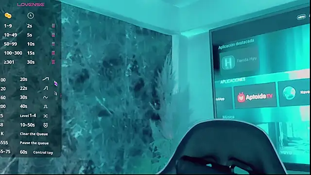 Emmaa Saenz  online show from November 17, 2025, 8:47 pm