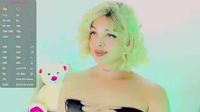 Emmaa Saenz  online show from March 15, 2026, 9:54 pm