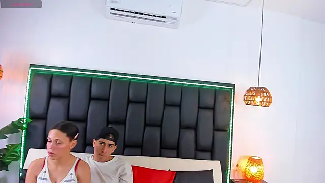 Crazy nigth01 online show from November 22, 2025, 1:48 am