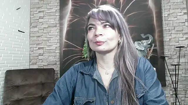 charlotedoll online show from January 1, 2025, 6:15 am