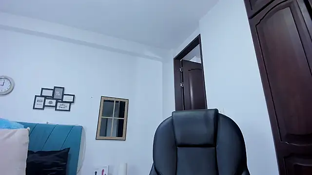 kamila lopez online show from October 13, 2025, 10:10 pm