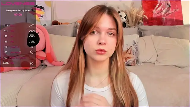 Frau Lina online show from November 1, 2025, 2:08 pm