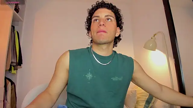 Curlblue online show from December 2, 2025, 9:32 pm