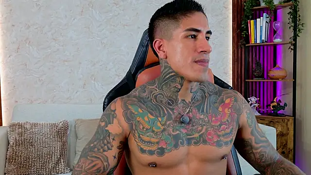 Snapshot of AdanReilly chatting on May 30, 2026, 7:33 pm AdanReilly online show from May 30, 2026, 7:33 pm