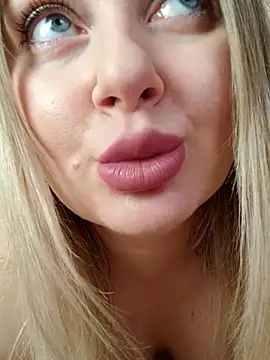 Snapshot of LadyLolyPop_ chatting on March 13, 2025, 11:59 pm LadyLolyPop  online show from March 13, 2025, 11:59 pm