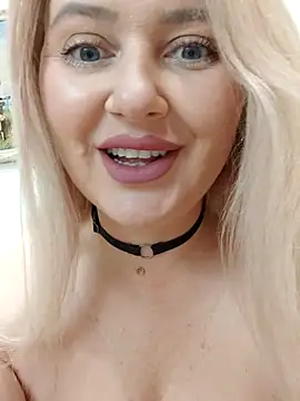 Snapshot of LadyLolyPop_ chatting on October 10, 2025, 2:54 am LadyLolyPop  online show from October 10, 2025, 2:54 am