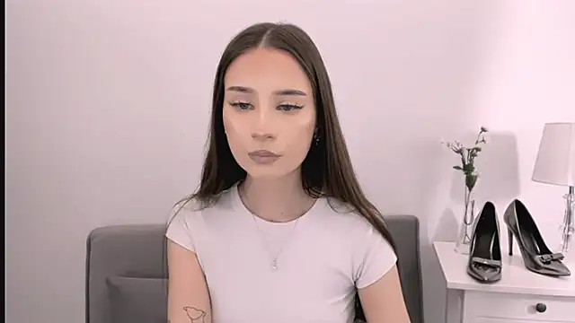 EmilyDarling online show from February 25, 2026, 9:02 pm