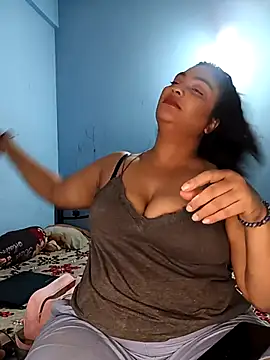 Snapshot of HottyOlly chatting on November 5, 2025, 3:34 pm HottyOlly online show from November 5, 2025, 3:34 pm