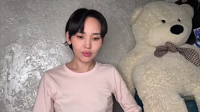 sweet adelin online show from March 23, 2026, 3:32 am