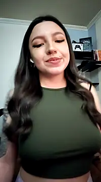 Snapshot of Paudelatorre chatting on February 25, 2025, 12:36 am Paudelatorre online show from February 25, 2025, 12:36 am