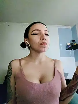 Snapshot of Paudelatorre chatting on July 5, 2026, 10:28 pm Paudelatorre online show from July 5, 2026, 10:28 pm