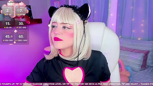 Snapshot of Tiny__Emmy chatting on January 22, 2025, 9:24 am Tiny Emmy online show from January 22, 2025, 9:24 am