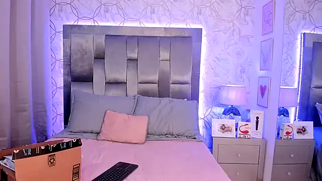 EmmaWeest online show from January 13, 2025, 7:31 pm