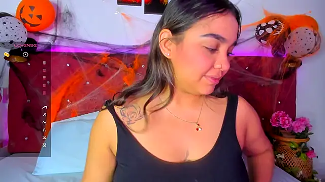 Snapshot of Abril_Gomez06 chatting on October 31, 2025, 3:29 am Abril Gomez06 online show from October 31, 2025, 3:29 am