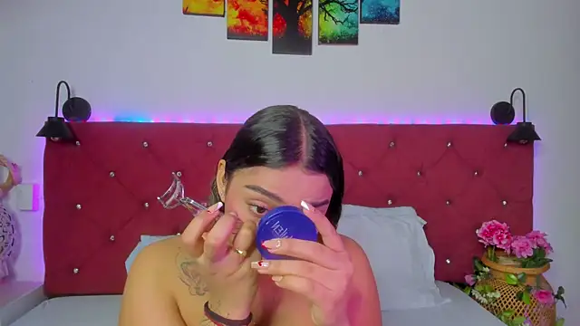 Snapshot of Abril_Gomez06 chatting on November 23, 2025, 8:52 pm Abril Gomez06 online show from November 23, 2025, 8:52 pm