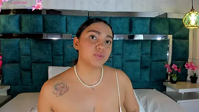 Abril Gomez06 online show from May 21, 2026, 8:05 pm