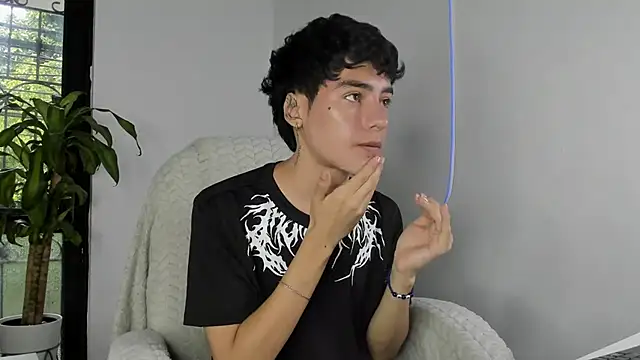 sebas rose online show from September 24, 2025, 12:08 pm