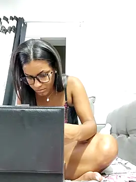 Bella Anjoss online show from April 16, 2026, 1:28 am