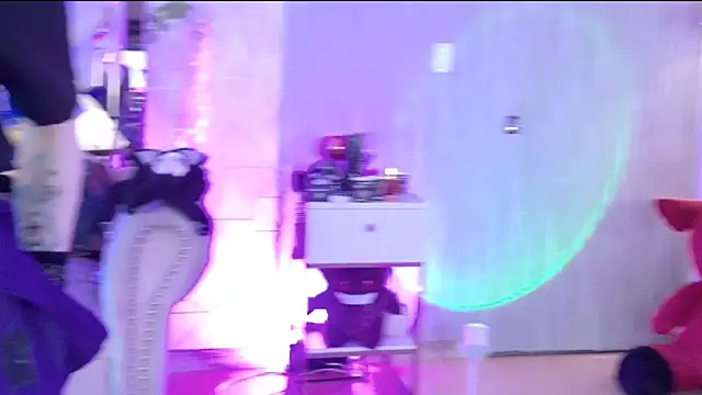 zephirahabney online show from November 20, 2025, 2:50 pm