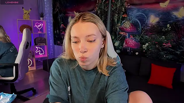 TiffanyBatson online show from December 19, 2024, 8:56 am