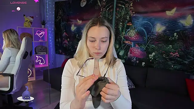 TiffanyBatson online show from January 21, 2025, 5:27 am