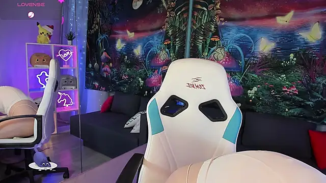 TiffanyBatson online show from January 21, 2025, 11:35 am