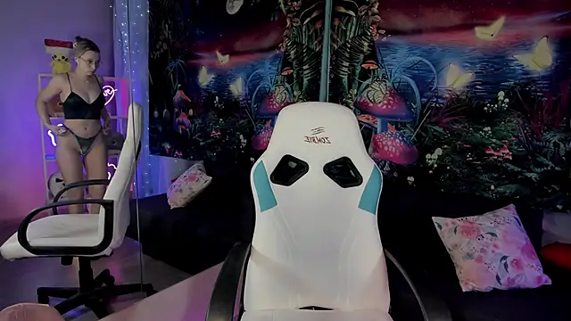 TiffanyBatson online show from February 8, 2025, 9:24 am