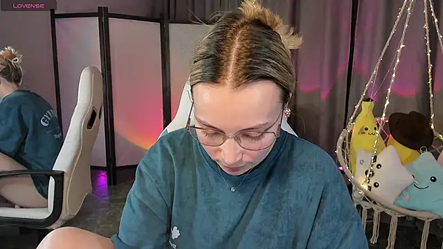 TiffanyBatson online show from February 13, 2025, 8:06 am