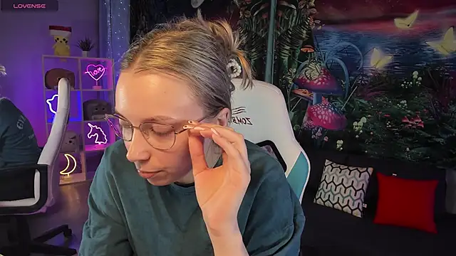 TiffanyBatson online show from March 5, 2025, 6:33 am