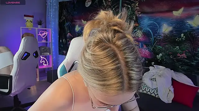 TiffanyBatson online show from March 12, 2025, 7:24 am