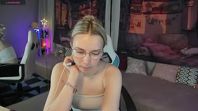 TiffanyBatson online show from March 14, 2025, 8:21 am