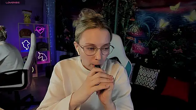 TiffanyBatson online show from March 17, 2025, 7:24 am