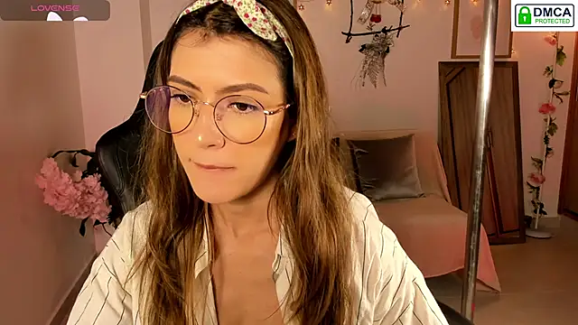 Lilabril online show from December 22, 2025, 2:36 pm