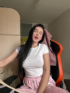 Julietta a online show from December 16, 2025, 7:57 am