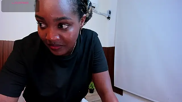 Snapshot of chanel_brunette chatting on February 20, 2025, 5:51 pm chanel brunette online show from February 20, 2025, 5:51 pm