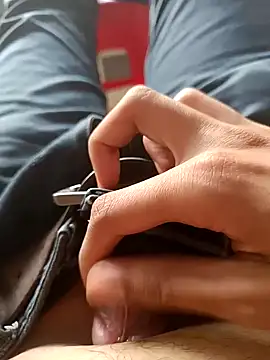 HeftyTheory7 online show from December 3, 2025, 8:23 am