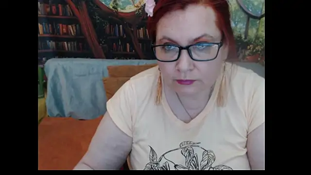 Snapshot of PlayfullMature chatting on June 18, 2026, 5:06 pm PlayfullMature online show from June 18, 2026, 5:06 pm