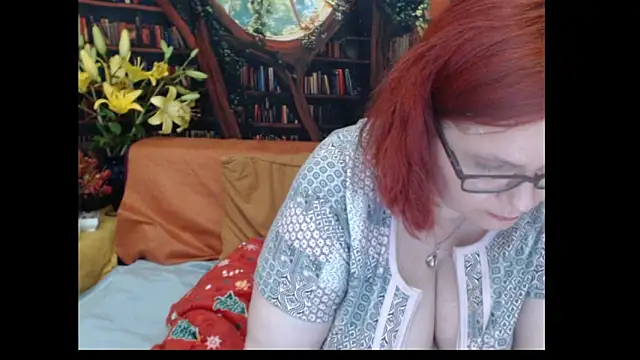 Snapshot of PlayfullMature chatting on June 30, 2026, 8:10 pm PlayfullMature online show from June 30, 2026, 8:10 pm