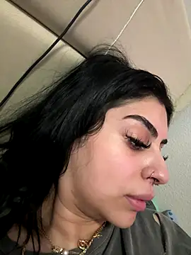 ThickerThanYoBitch online show from October 8, 2025, 3:15 am