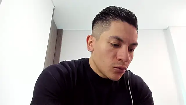 Snapshot of aquiles_51 chatting on June 2, 2026, 6:32 pm aquiles 51 online show from June 2, 2026, 6:32 pm