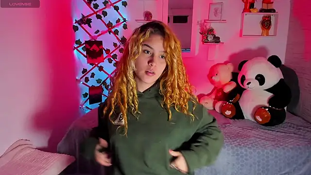 Snapshot of Elena-Rosse chatting on October 11, 2025, 4:33 am Elena-Rosse online show from October 11, 2025, 4:33 am