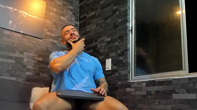 BruceDallas online show from September 19, 2025, 1:18 am