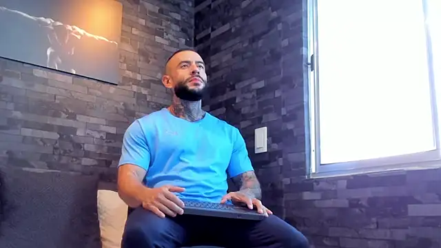 BruceDallas online show from October 2, 2025, 9:44 pm