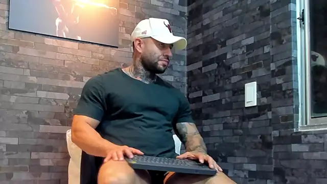 BruceDallas online show from February 3, 2026, 2:53 am