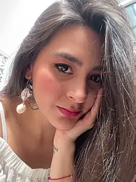 emily amaya online show from April 24, 2026, 6:54 pm